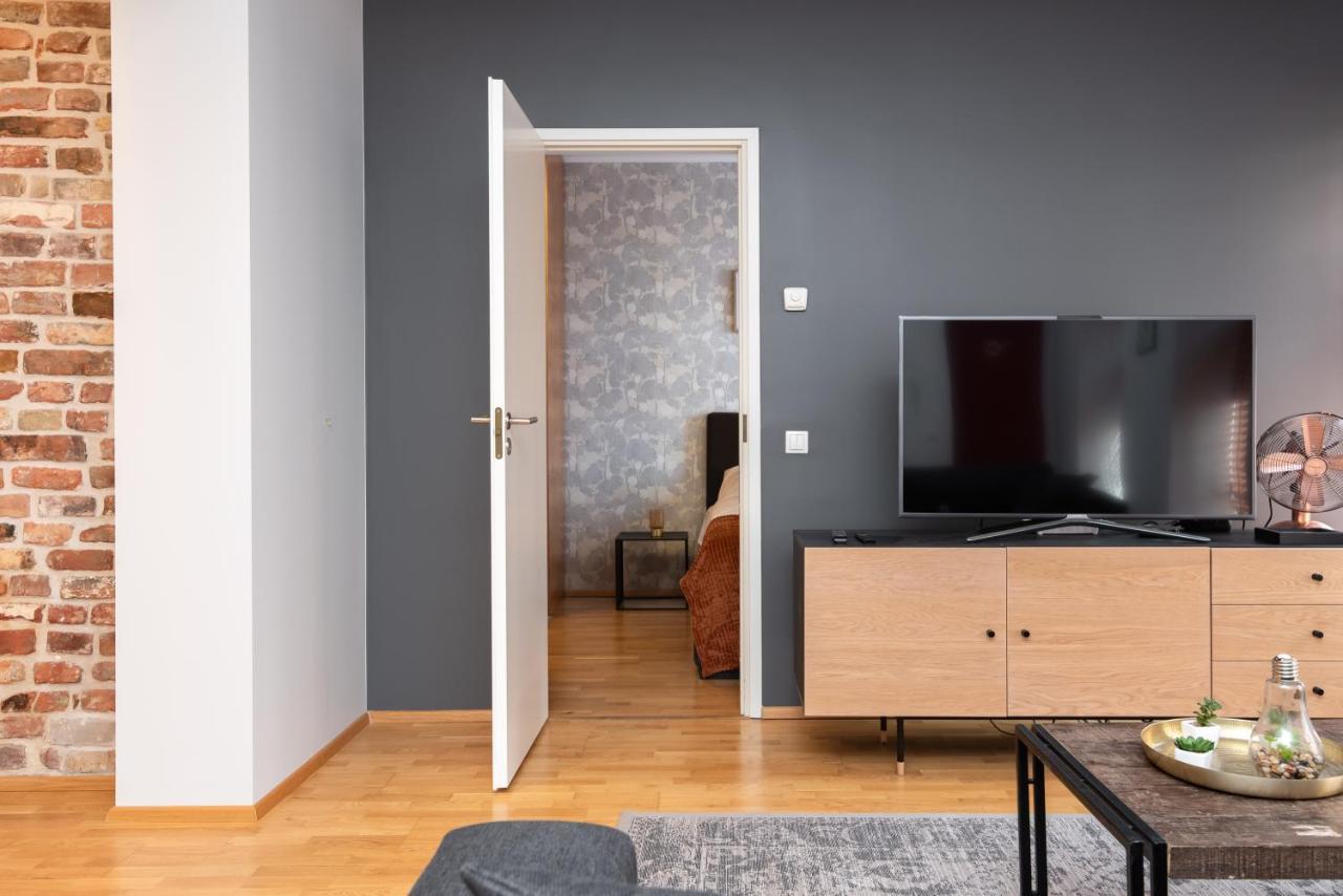 Stylish Apartment With Parking In Telliskivi Tallinn Kültér fotó