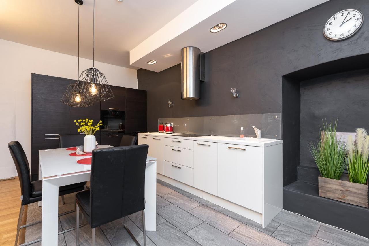 Stylish Apartment With Parking In Telliskivi Tallinn Kültér fotó